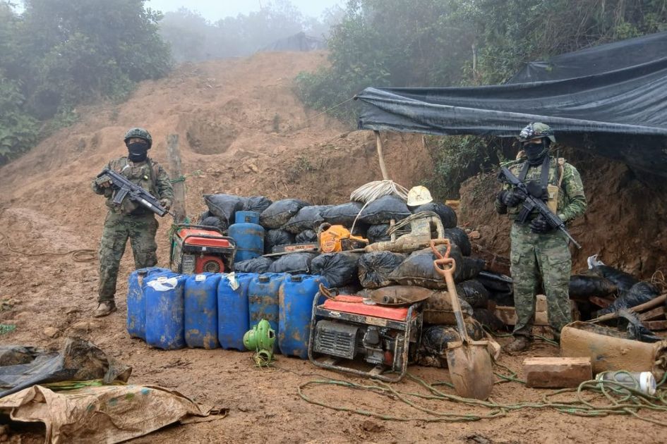 Ejército desmanteló campamento de minería ilegal en Tungurahua y destruyó maquinaria pesada