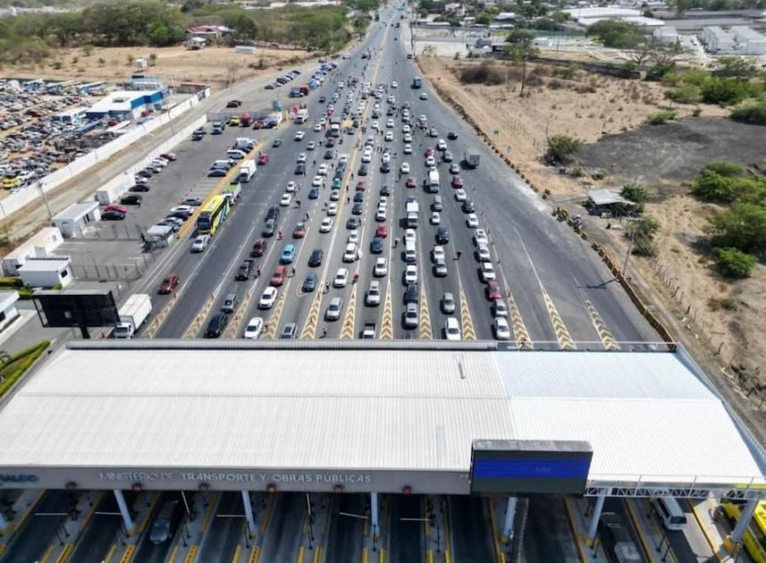 Más de 80.000 vehículos retornan por el peaje de Chongón mientras la CTE activa el contraflujo