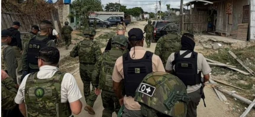 Militares destruyen 'casas del terror' en Puerto Bolívar con explosiones controladas