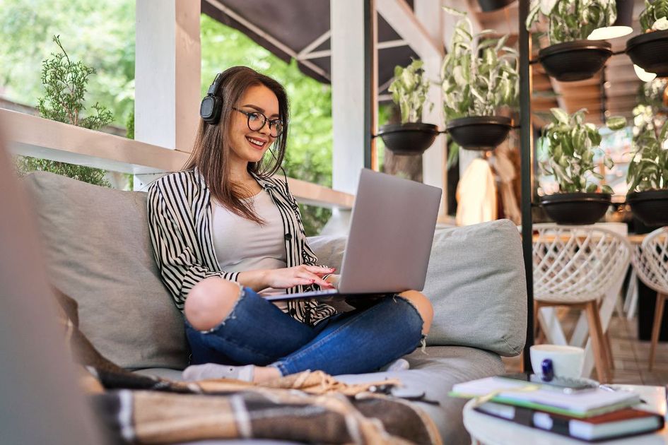 Ecuador acelera su salto digital con más del 80% de cobertura de fibra óptica