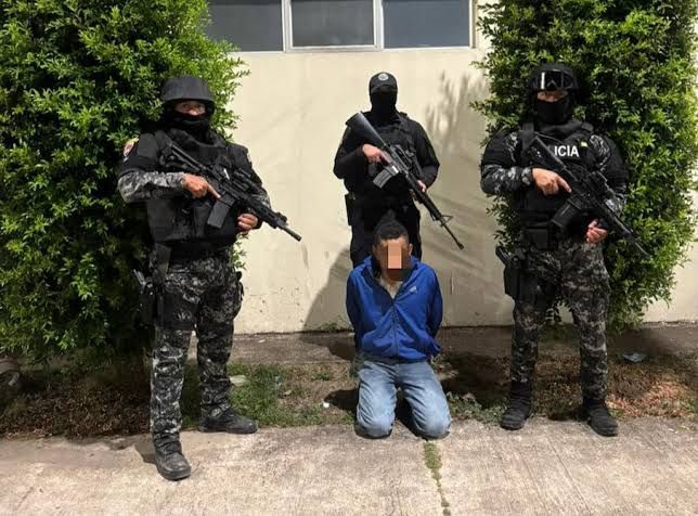 Fuerzas de seguridad capturan a extorsionador en Huaquillas al intentar colocar artefacto explosivo