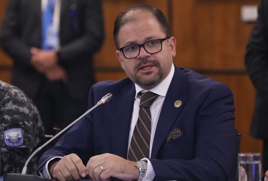 Ministro del Interior cuestiona al alcalde de Machala por inacción frente al crimen organizado en Puerto Bolívar