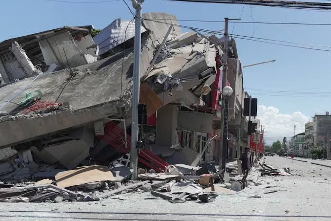 Terremoto de magnitud 7,8 sacude Filipinas y deja al menos 31 muertos