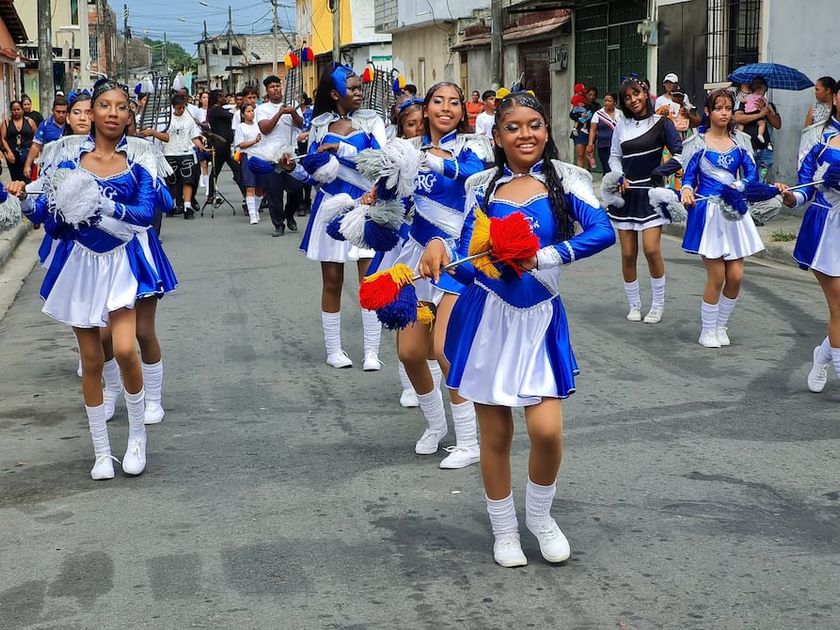 Pregón juliano con bandas de paz llenó de alegría al sur de Guayaquil