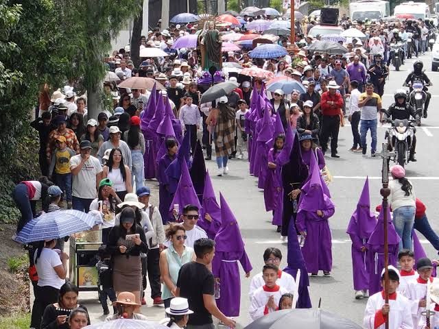 Noboa Reduce IVA a 8% en Servicios Turísticos durante Feriado de Semana Santa