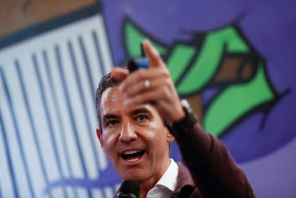 David Vélez aporta 32 millones de dólares para la reconstrucción post-terremoto en Ecuador