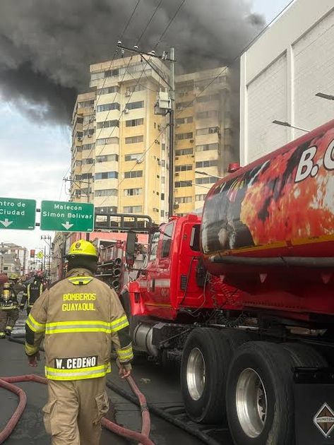 Bomberos responden a alerta de humo en el Multicomercio de Guayaquil