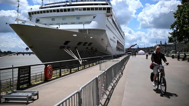 Confinadas 1.700 personas en crucero tras muerte por brote gastrointestinal que alerta a autoridades