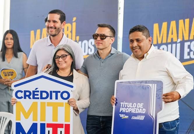 Gobierno entrega 10 viviendas del programa Tu Casa Miti-Miti en Quito