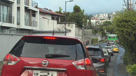 Cierre de vía principal en Cumbayá genera retrasos de hasta 40 minutos en la conexión con Quito