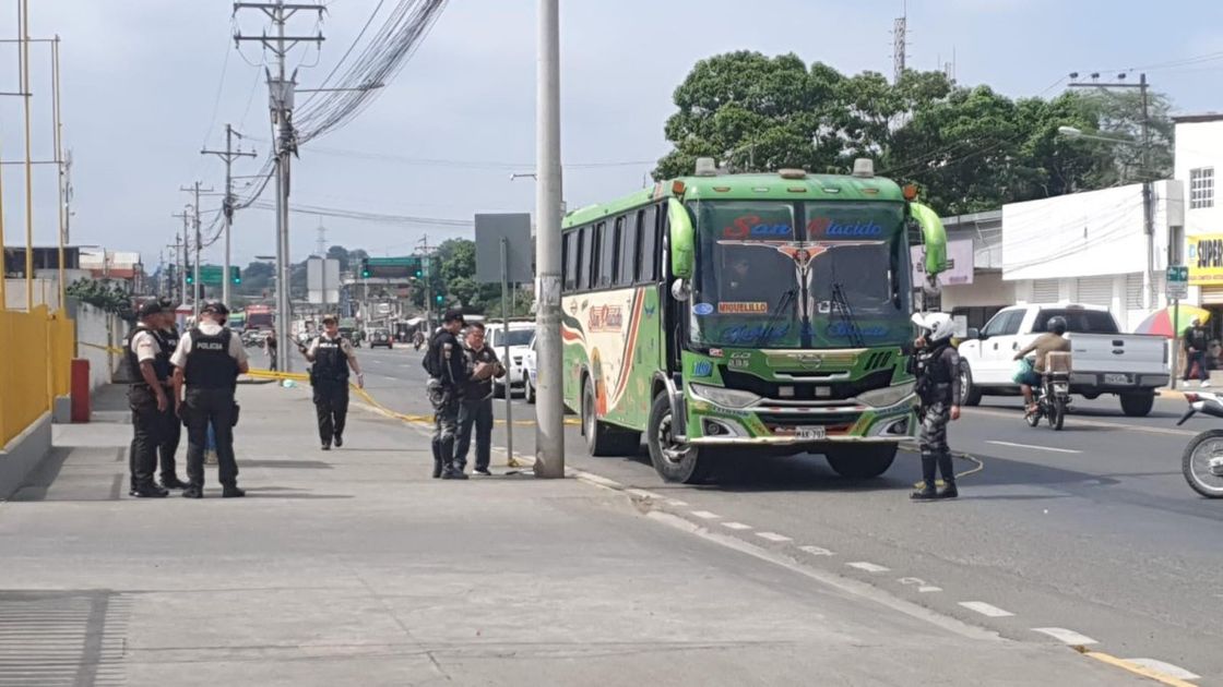 Asesinan a funcionario municipal en Portoviejo dentro de un bus