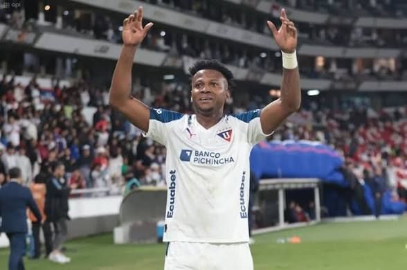 Liga de Quito remonta 2-1 a Delfín con doblete clave de Michael Estrada