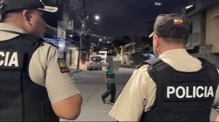 Policía desactiva alerta por vehículo con presunta carga explosiva en Guayaquil