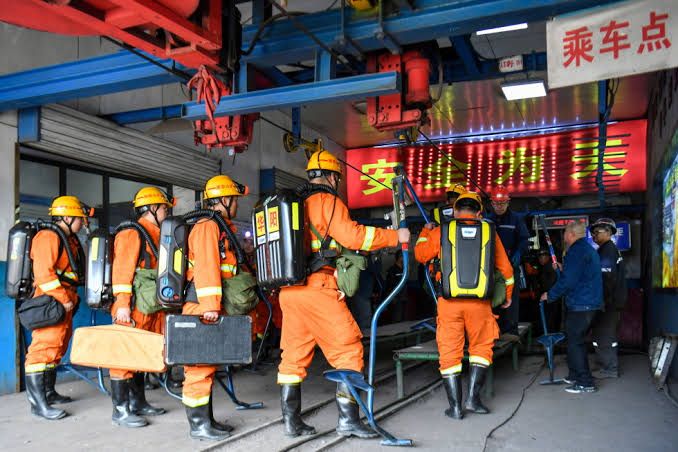 Explosión en mina de carbón en China deja 90 muertos y 9 desaparecidos