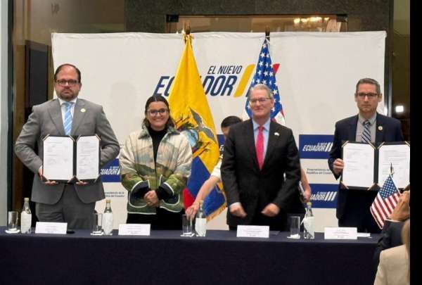 Ecuador y EE.UU. firman acuerdo para instalar primera oficina del FBI
