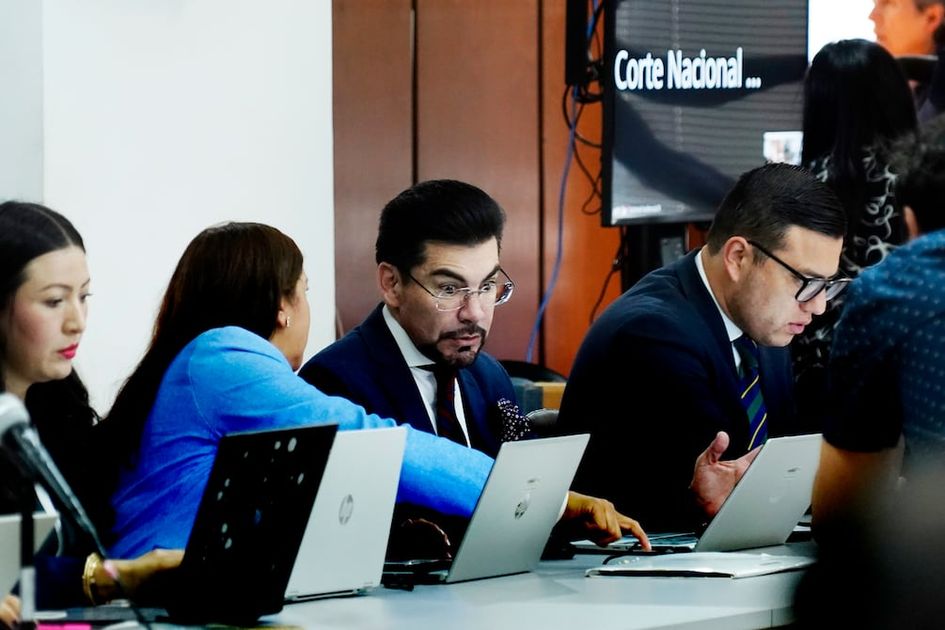 Fiscalía investiga 104 millones por contratos de generadores en la emergencia eléctrica