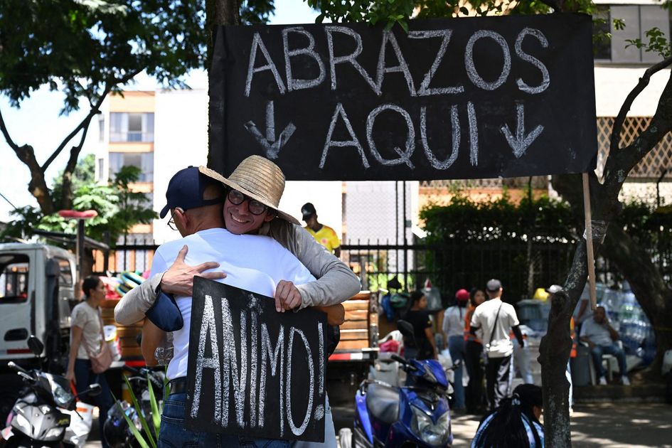 Solidaridad tras terremoto en Colombia: abrazos como refugio emocional