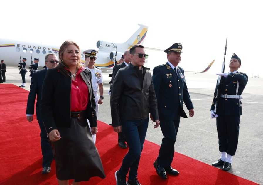 Noboa llega a Lima para la posesión de Fujimori y tratar temas de seguridad