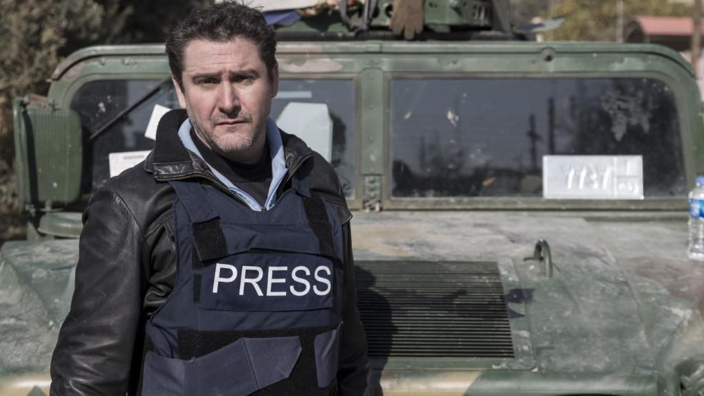 Periodista español revela secuelas físicas y mentales tras cubrir guerra en Ucrania