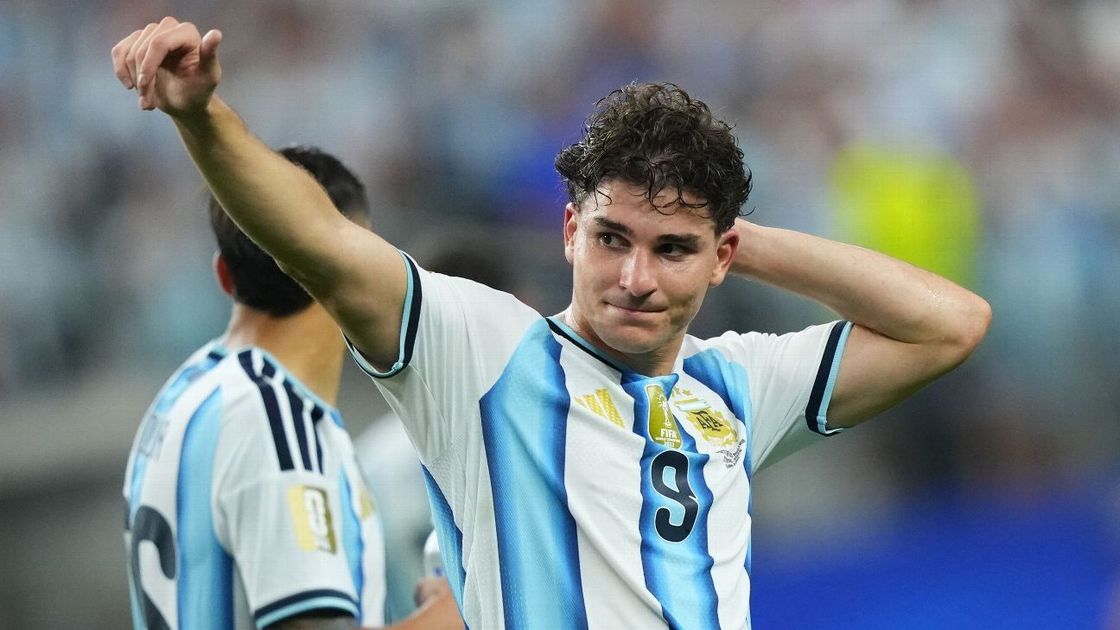 Julián Álvarez solicita su salida del Atlético de Madrid tras la clasificación argentina a Rusia