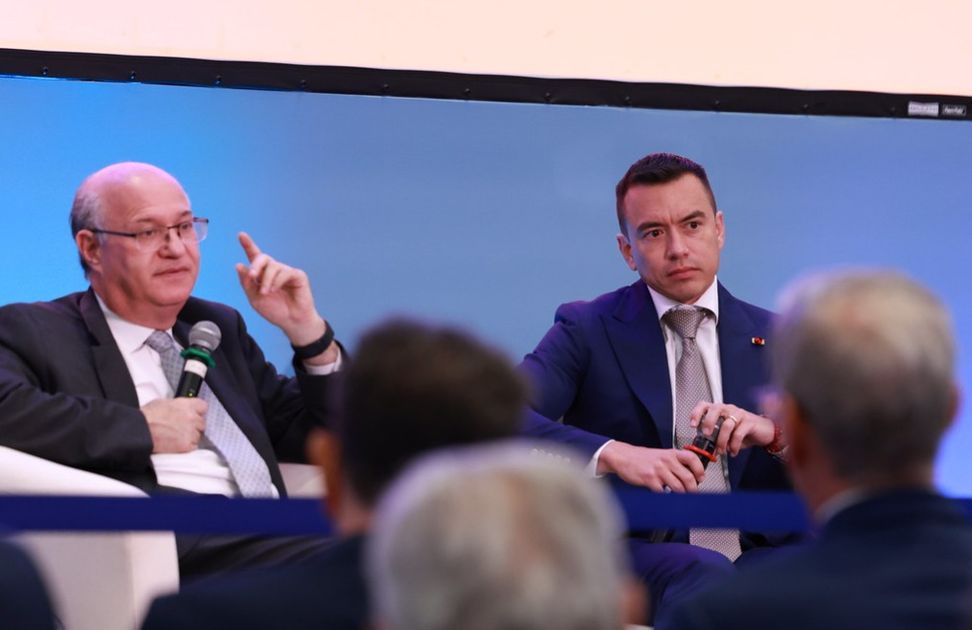 Noboa presenta estabilidad económica y retorno a mercados ante el BID