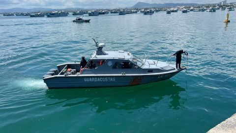 Armada de Ecuador y Guardia Costera de EE.UU. interceptan buque pesquero con 760 kg de droga en aguas internacionales