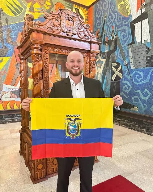 Loco Living afirma sentirse más ecuatoriano que la tradición nacional tras años de residencia