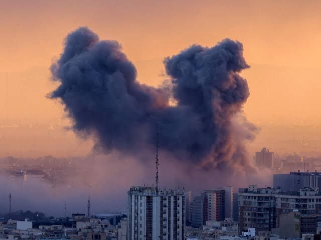 Irán ataca con misiles una base de EE.UU. y Reino Unido en el océano Índico en medio de tensiones crecientes