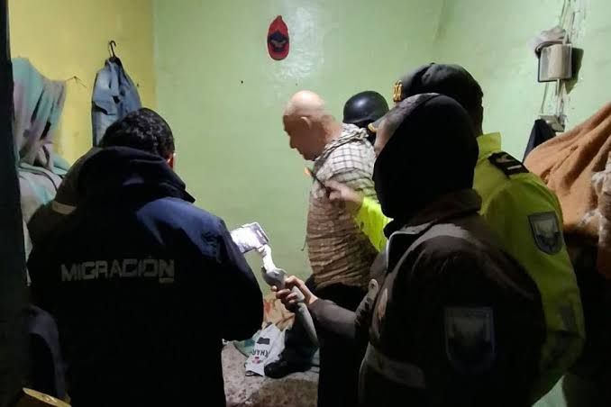 Policía Nacional detiene a colombiano con órdenes de Interpol en Carchi y lo deporta