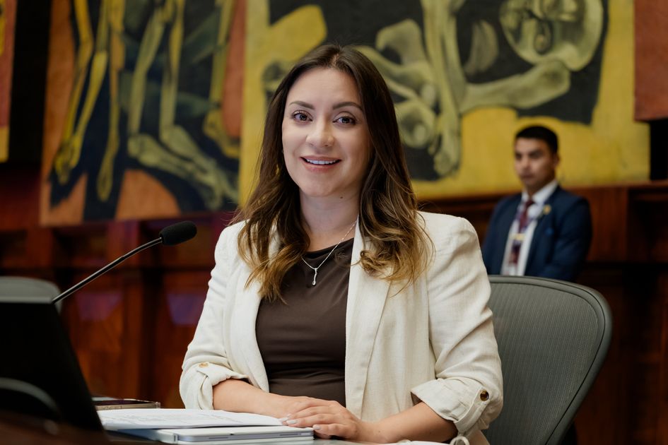 Mishel Mancheno asume nuevamente la presidencia de la Asamblea Nacional con agenda prioritaria
