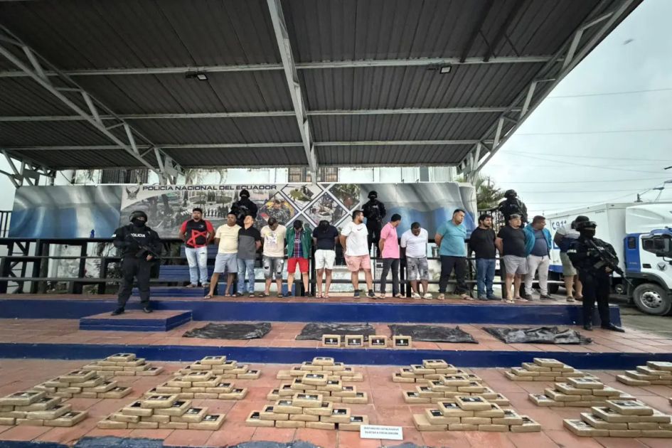 Operación Bremen: Ejército captura a 12 narcotraficantes en Manabí