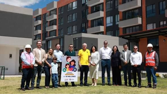 Gobierno entrega 111 viviendas MITI-MITI a familias quiteñas