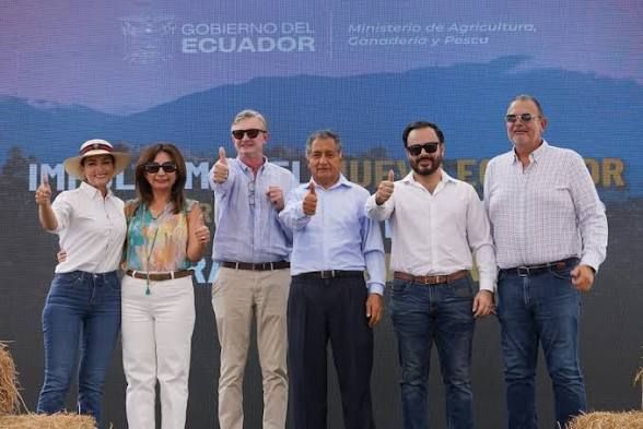 Gobierno entrega maquinaria por $484 mil a productores del Litoral