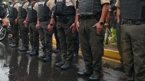 Fiscalía formuló cargos contra seis policías por robo, tráfico de armas y drogas en Guayaquil