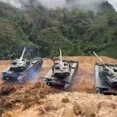 Ejército ecuatoriano despliega tanques blindados para destruir campamentos de minería ilegal en Esmeraldas