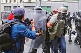 Líder indígena Andrés Ayala agredió con latigazo a un policía durante control vehicular en Chimborazo