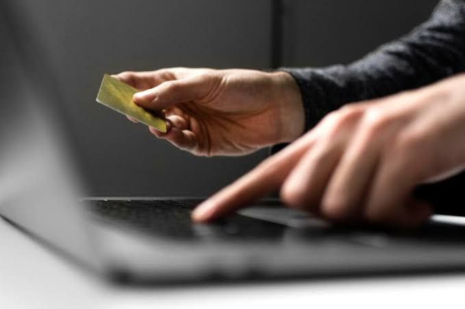 BCE advierte sobre estafas financieras en redes sociales y aclara su rol