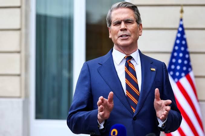 Estados Unidos levanta sanciones sobre 140 millones de barriles de petróleo iraní en giro diplomático