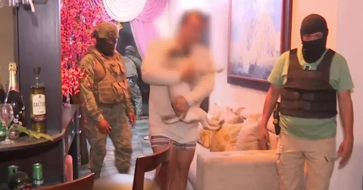 Capturan a alias 'La Muñeca' de los Chone Killers en lujosa residencia de Durán