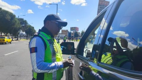 La AMT sanciona severamente a conductor ebrio en la vía Valle-Quito tras alerta de pasajeros