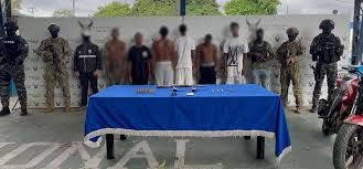 Bloque de Seguridad descubre fosas y detiene a seis miembros de Los Tiguerones en Esmeraldas
