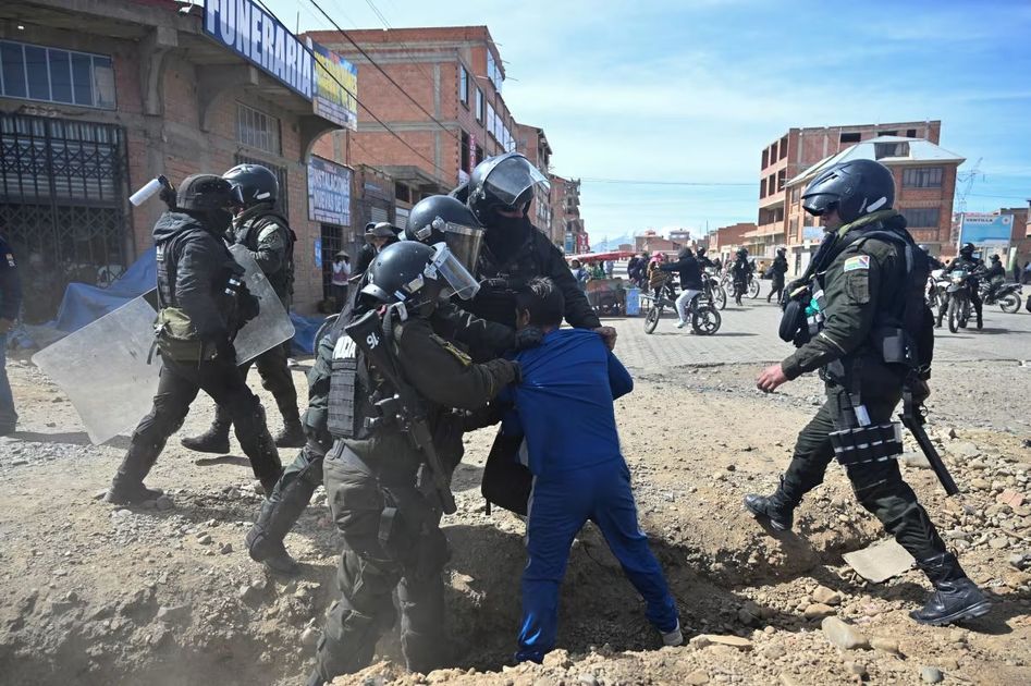 Bolivia declara estado de emergencia ante el colapso logístico por bloqueos en las rutas principales