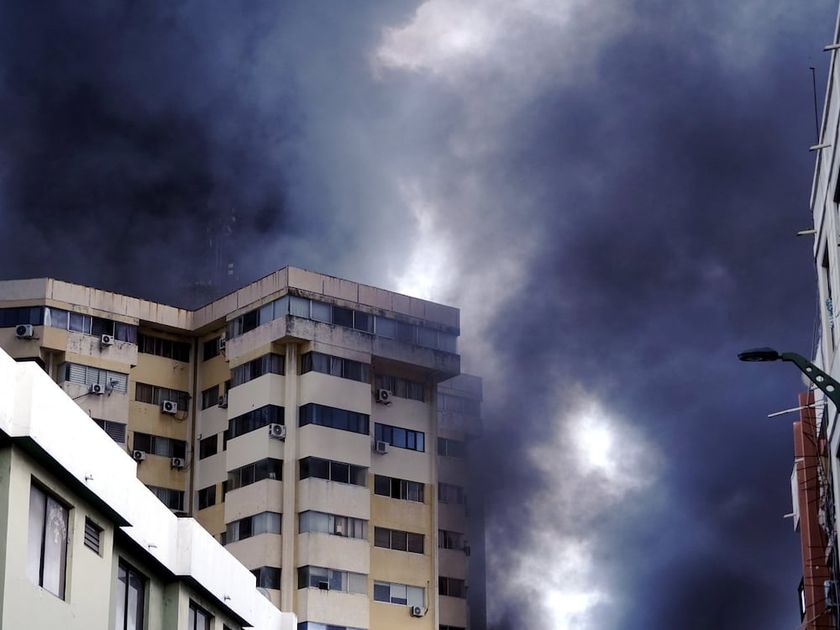 Edificio Empire Towers colapsa por fallo estructural: desalojan a 100 personas