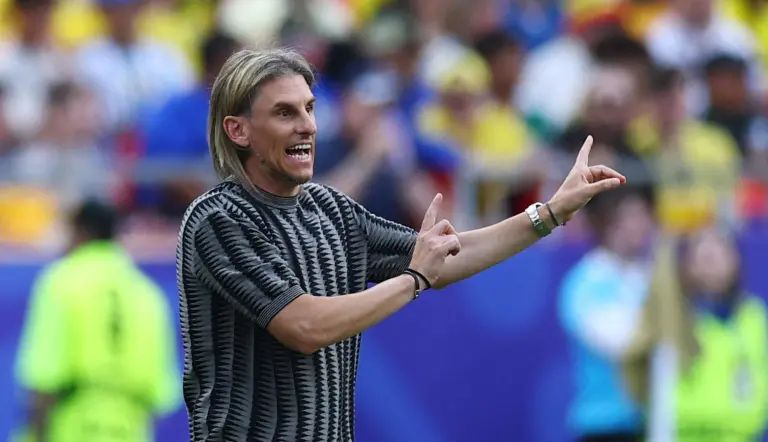 Crítica a Beccacece por crisis de Ecuador en el Mundial