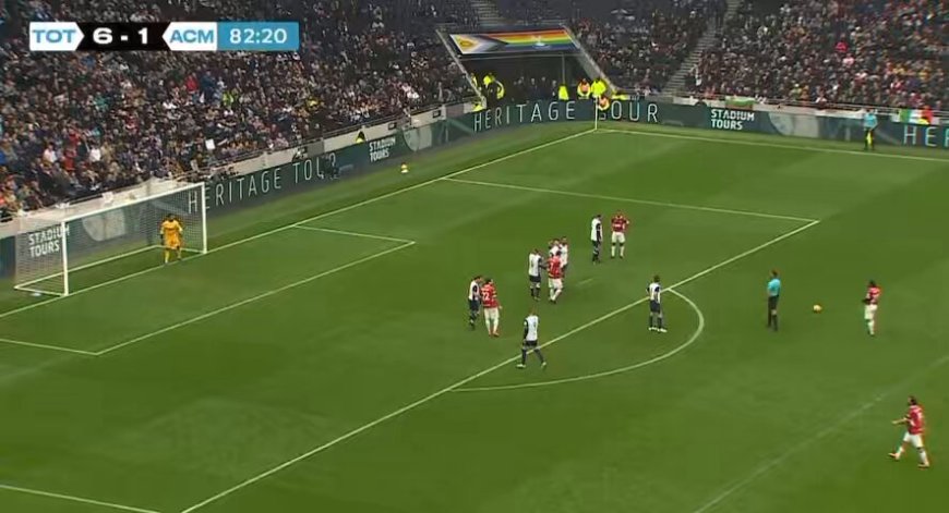 Andrea Pirlo no pierde el toque. Tremendo golazo de tiro libre en un amistoso de leyendas del AC Milán vs Tottenham.