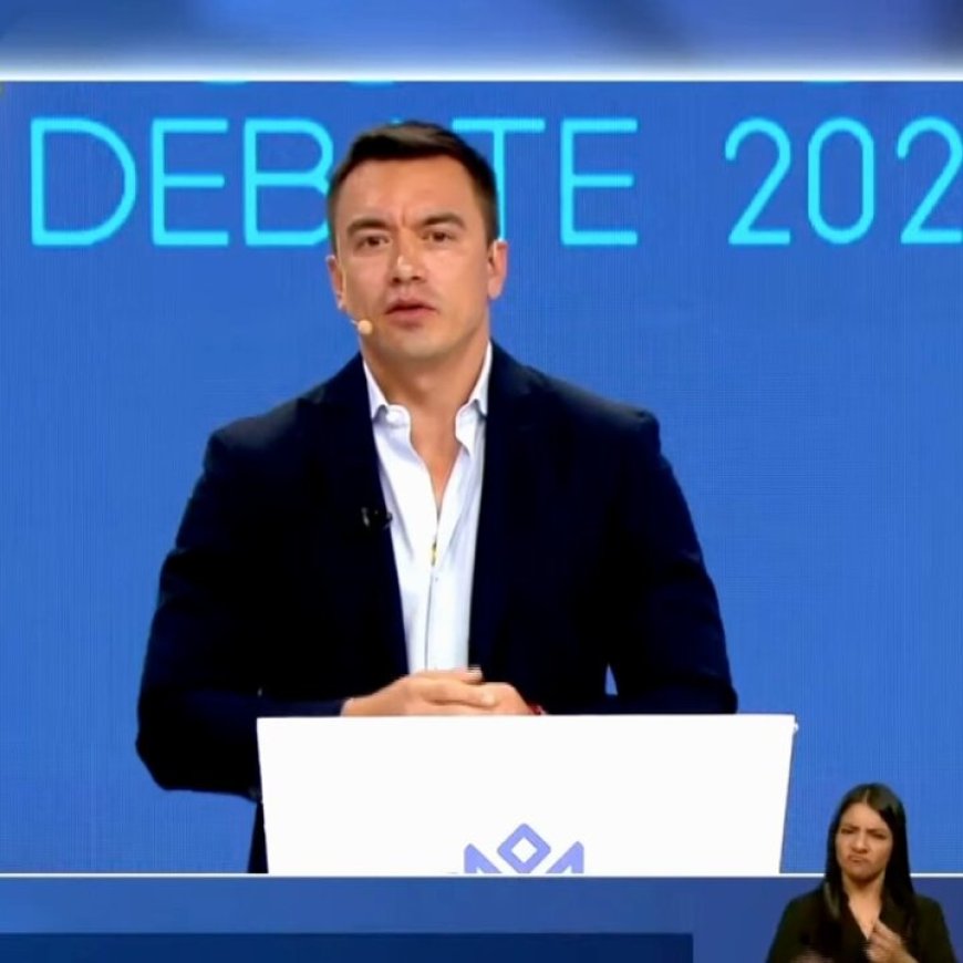 🔵 Daniel Noboa asegura que fortaleciendo la dolarización, el Ecuador va a salir adelante. No con monedas paralelas, las cuales llevarían al país al colapso económico.