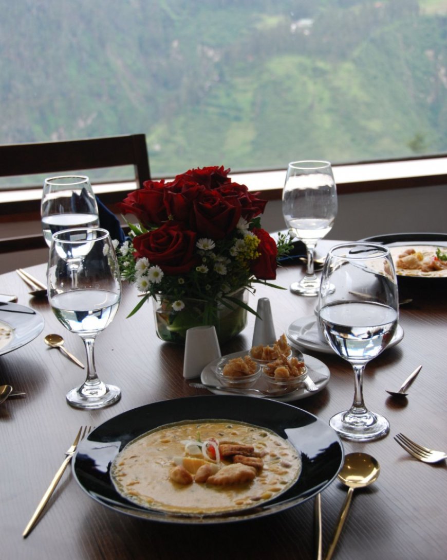 🔵 42 restaurantes, hoteles y huecas compiten por el título de la mejor fanesca de Quito en el concurso organizado por @quitoturismo y la @universidadute. Desde recetas tradicionales hasta innovaciones gourmet, cada plato rinde homenaje a esta delicia ecuatoriana. #SemanaSanta