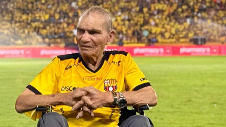 🔵 Falleció Haílton Corrêa de Arruda ‘Manga’, leyenda del arco y campeón con Barcelona SC en 1980. El exportero brasileño, ídolo del fútbol sudamericano, murió a los 88 años. Fue homenajeado en la última Noche Amarilla. #MangaEterno #BarcelonaSC #LeyendaDelFútbol