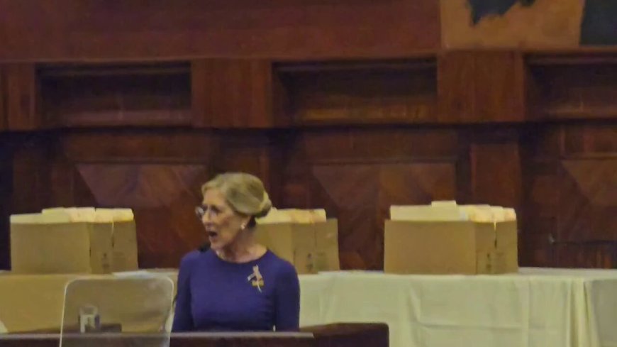 Anabella Azín lidera la primera sesión de la Asamblea Nacional