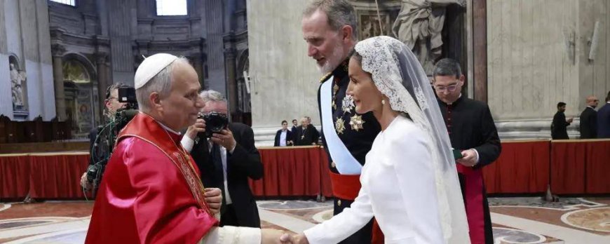 Reina Letizia y el protocolo en la misa del Papa León XIV